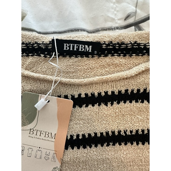 Oversized cream and black striped sweater - Picture 2 of 2